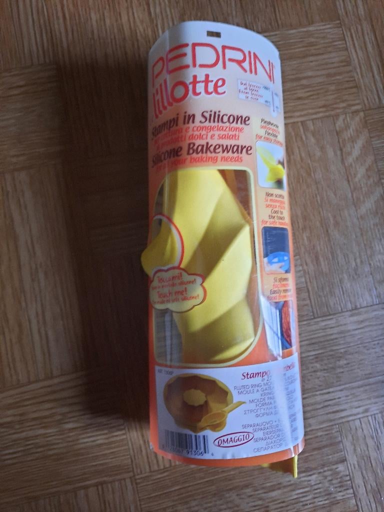 nieuwe siliconen bakvorm dia 27 cm Pedrini, Ophalen of Verzenden, Nieuw, Bakvorm