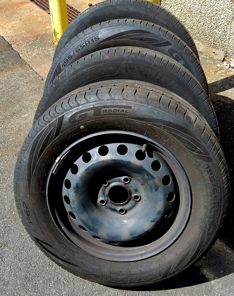 Pneus été 195/65-15, jantes Renault, entraxe 5x108, 15 pouces, Pneus et Jantes, Pneus été, Enlèvement