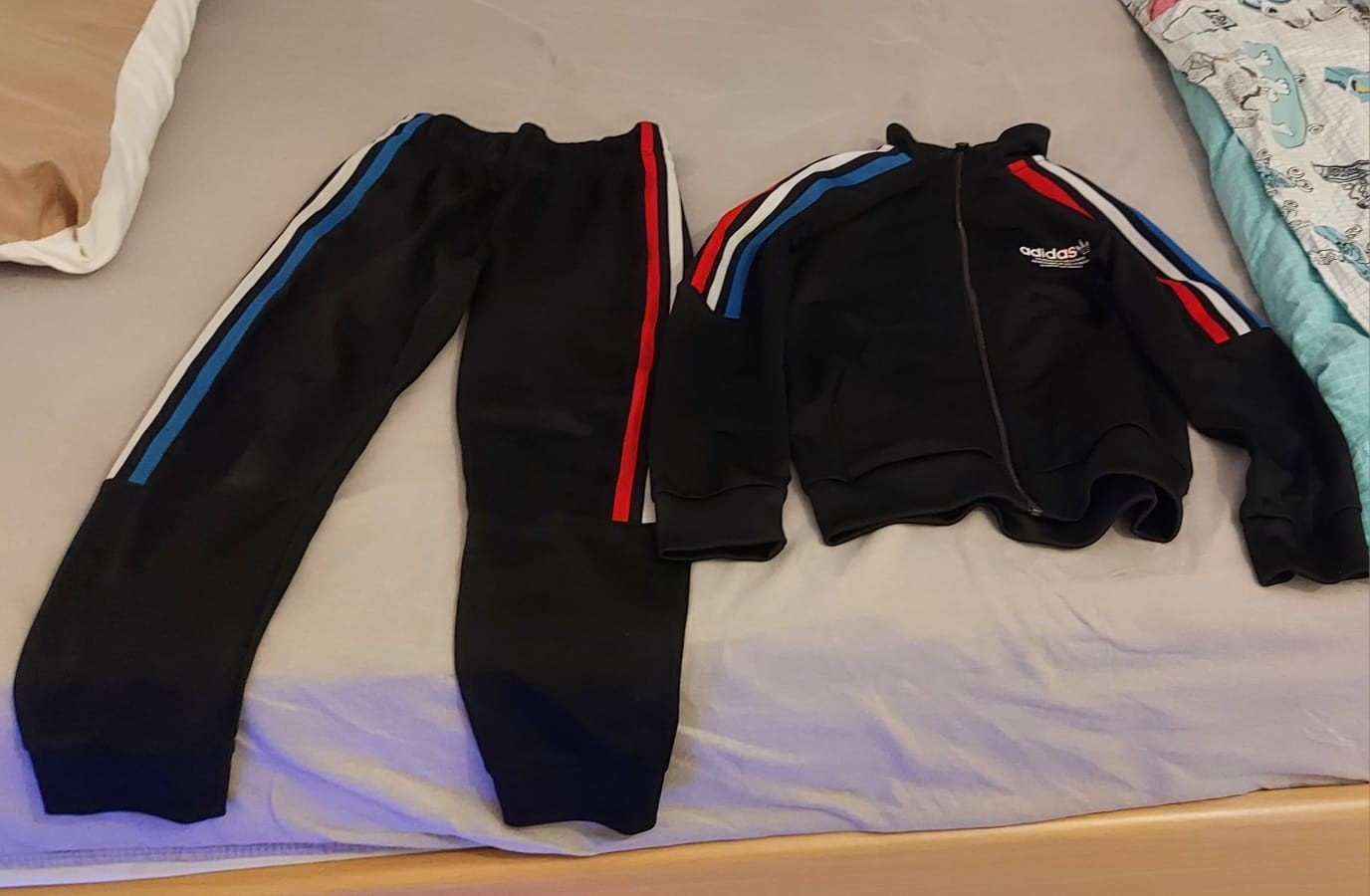 sportieve jongenskleding 9-11 jaar - Adidas, Puma, Hilfiger, Ophalen of Verzenden, Gebruikt, Maat 146