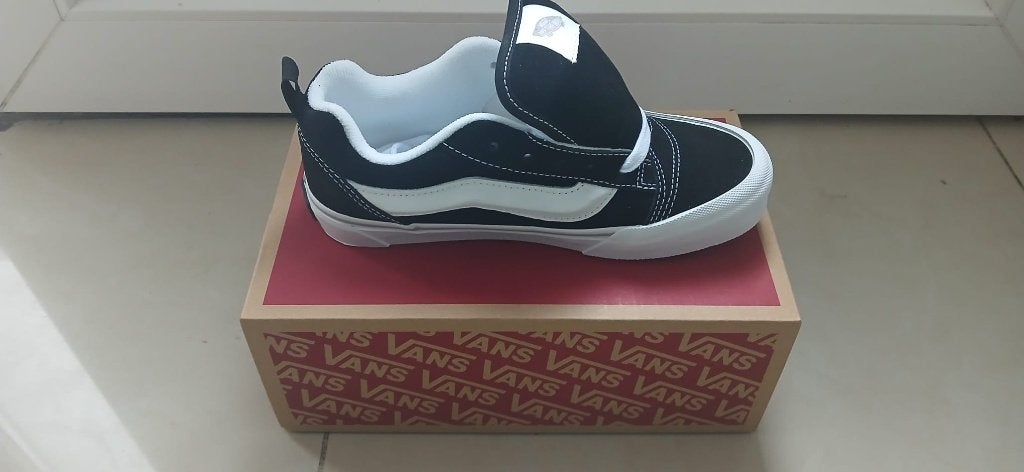 Vans knu skool taille 35 neuve pour 35 euros/0, Neuf, Garçon ou Fille, Enlèvement ou Envoi, Chaussures