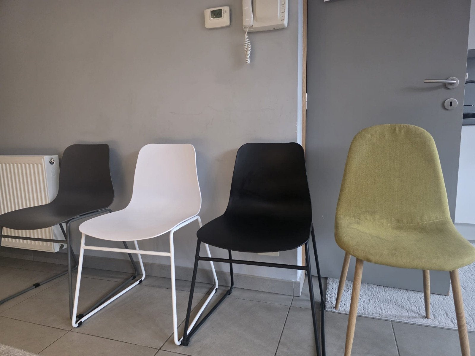 chaises, Enlèvement ou Envoi, Quatre