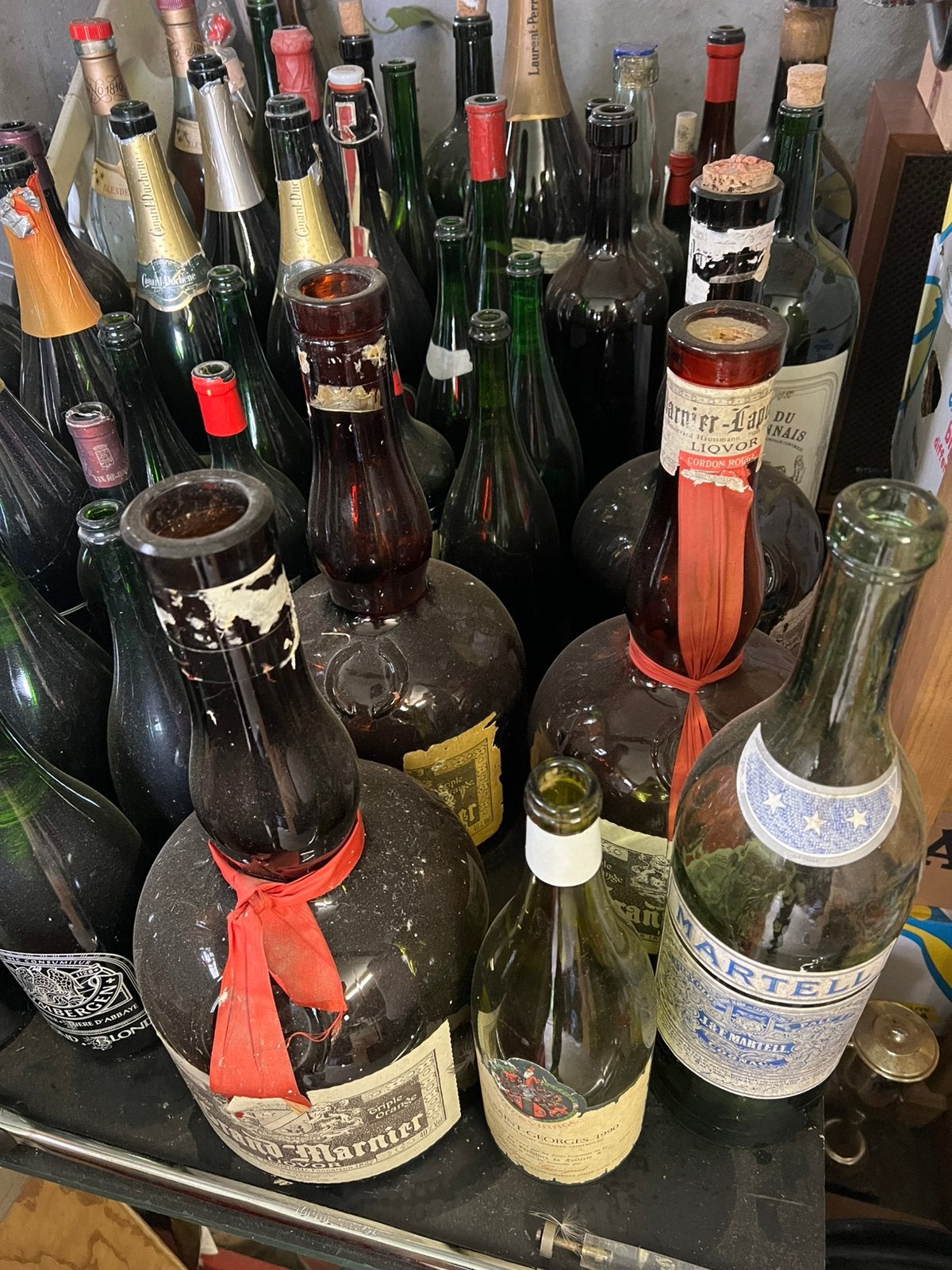 Partij oude drank flessen, Ophalen