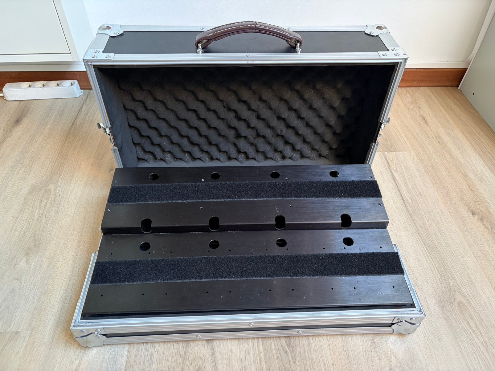 T-REX ToneTrunk 56 Pedalboard + hardcase, Musique & Instruments, Enlèvement, Comme neuf, Flight case