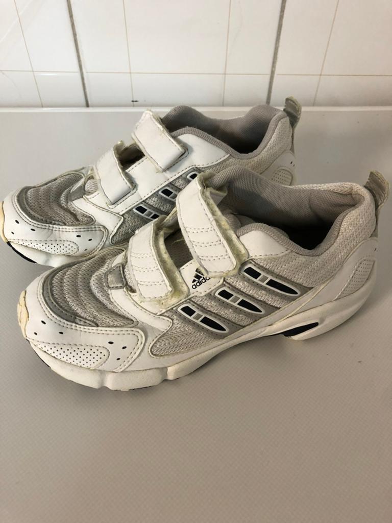 Sportschoenen Adidas maat 35, Kinderen en Baby's, Kinderkleding | Schoenen en Sokken, Ophalen, Zo goed als nieuw, Jongen of Meisje
