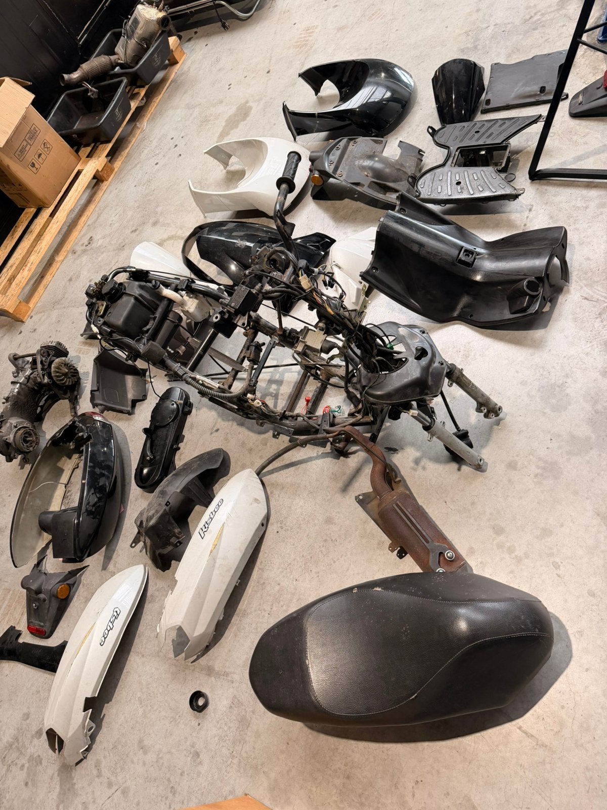 Peugeot Kisbee onderdelen, Fietsen en Brommers, Brommeronderdelen | Scooters, Peugeot, Frame, Ophalen