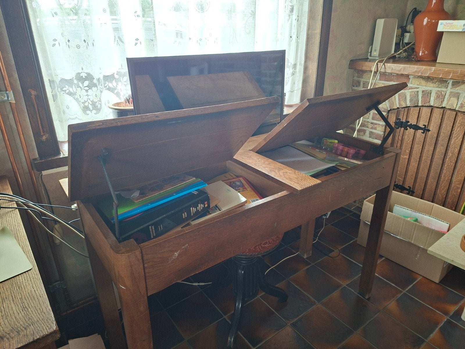 Ancien pupitre, Enlèvement