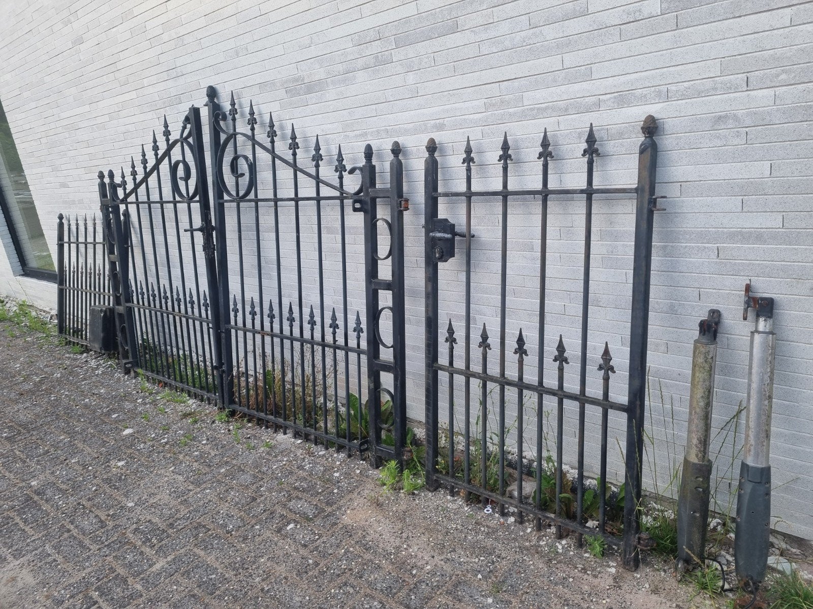 Gietijzeren, automatische zwarte poort, Tuin en Terras, Ophalen