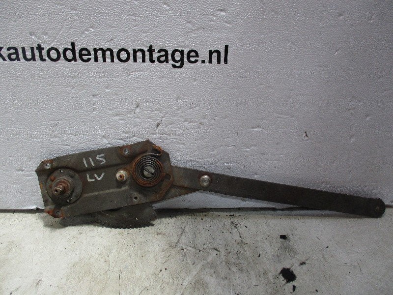 RAAMMECHANIEK HAND LINKS VOOR Mercedes-Benz / 8 (W115), Gebruikt, Mercedes-Benz, Dialog.mb@mercedes-benz.com, Mercedes-Benz AG