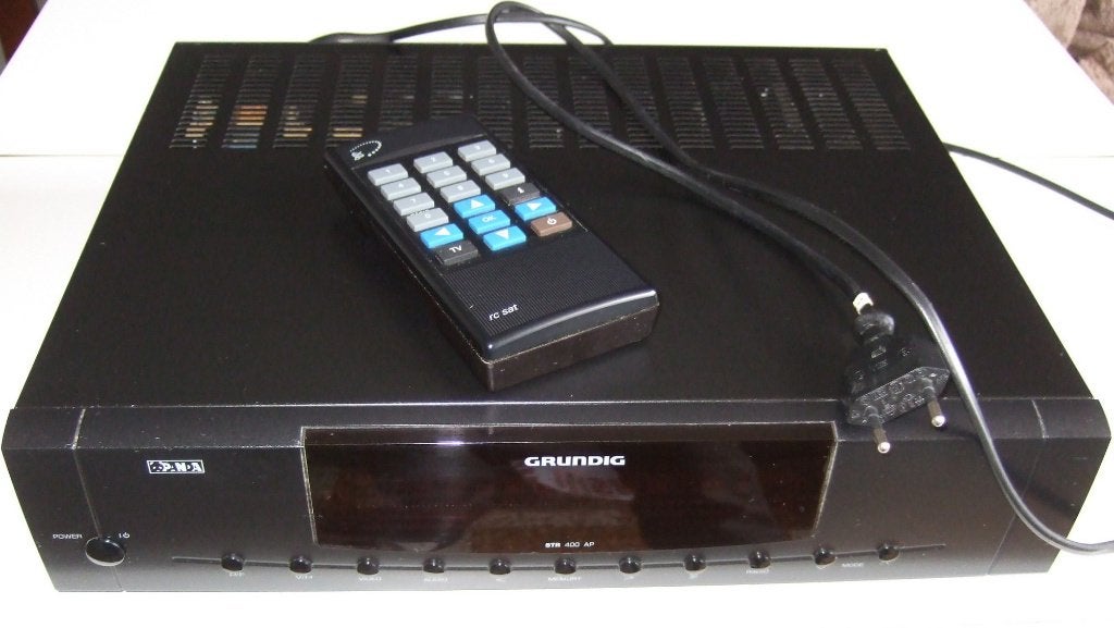 Démodulateur de marque GRUNDIG modèle STR 400 Ap, Enlèvement, Comme neuf, LCD, Grundig