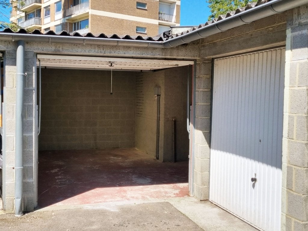 Garage / Box fermé à louer — Gosselies — 165 €/mois, Charleroi