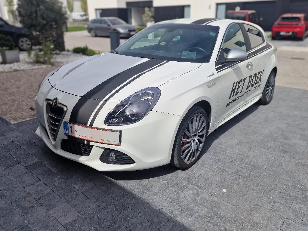 Alfa Romeo Giulietta 1.6 JTDm, Auto's, Alfa Romeo, Euro 5, Zwart, Wit, Leder