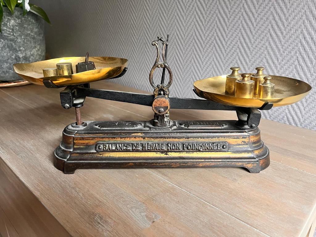 Balance d’époque avec poids, plateau en cuivre authentique, Ophalen, Zo goed als nieuw