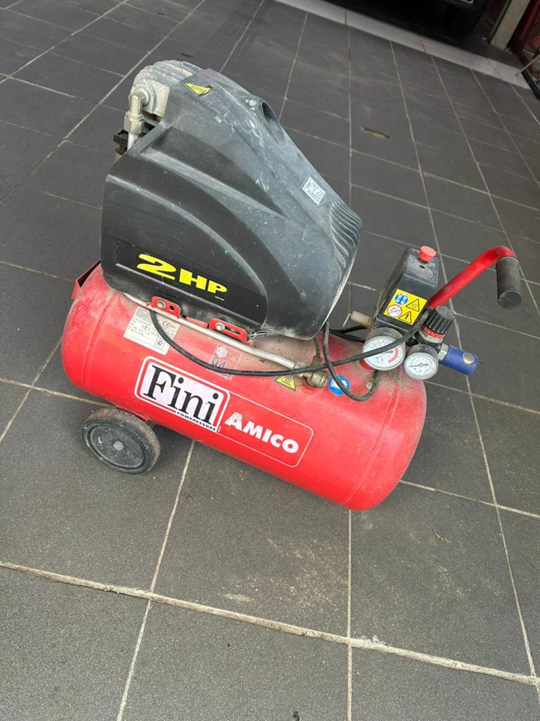 Comperssor 2hp, Doe-het-zelf en Bouw, Compressors, Ophalen, Gebruikt, 6 tot 10 bar, 25 tot 100 liter