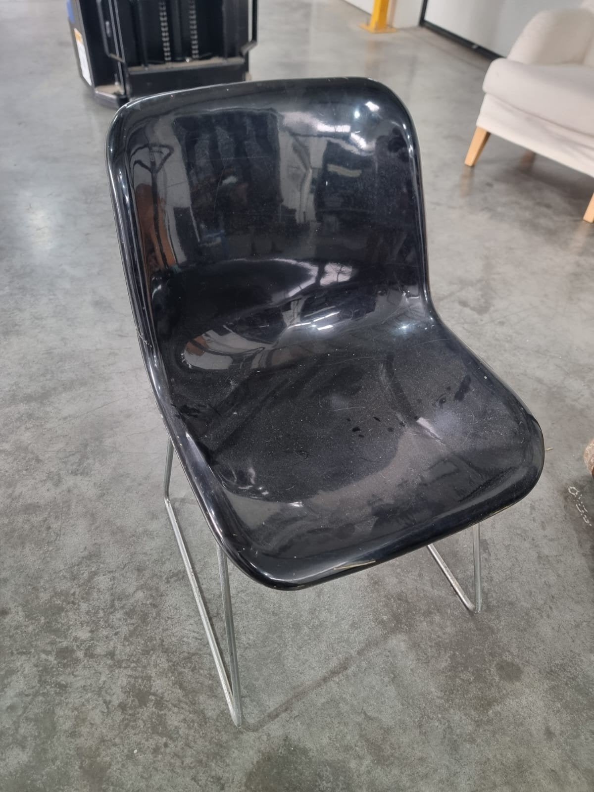 3 zwarte Houtoku  / Artifort Spirit Chair, Ophalen
