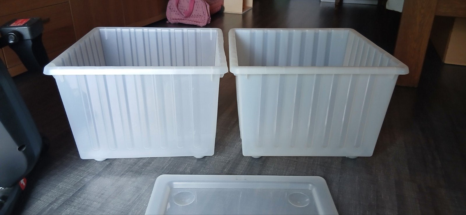 lot de deux bacs ikea + un couvercle, Enlèvement