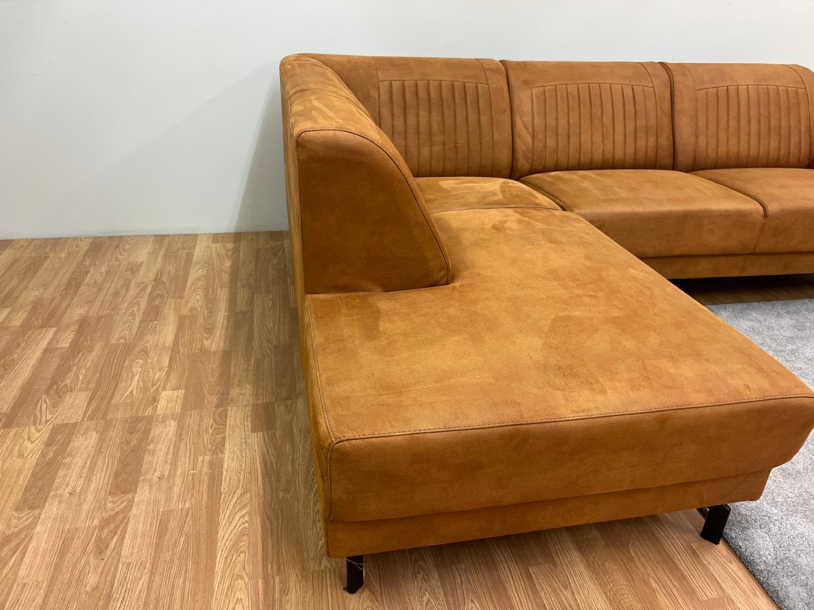 Chaise d'angle Cognac avec pieds design - Nettoyée vvk, Enlèvement ou Envoi, Comme neuf, SofaCycle, Tissus