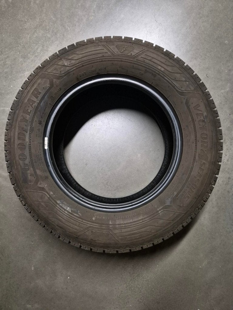 235/65R16 115/113S  Goodyear Vector4seasons cargo, Autos : Pièces & Accessoires, Pneus & Jantes, 4 Saisons, 16 pouces, Véhicule utilitaire