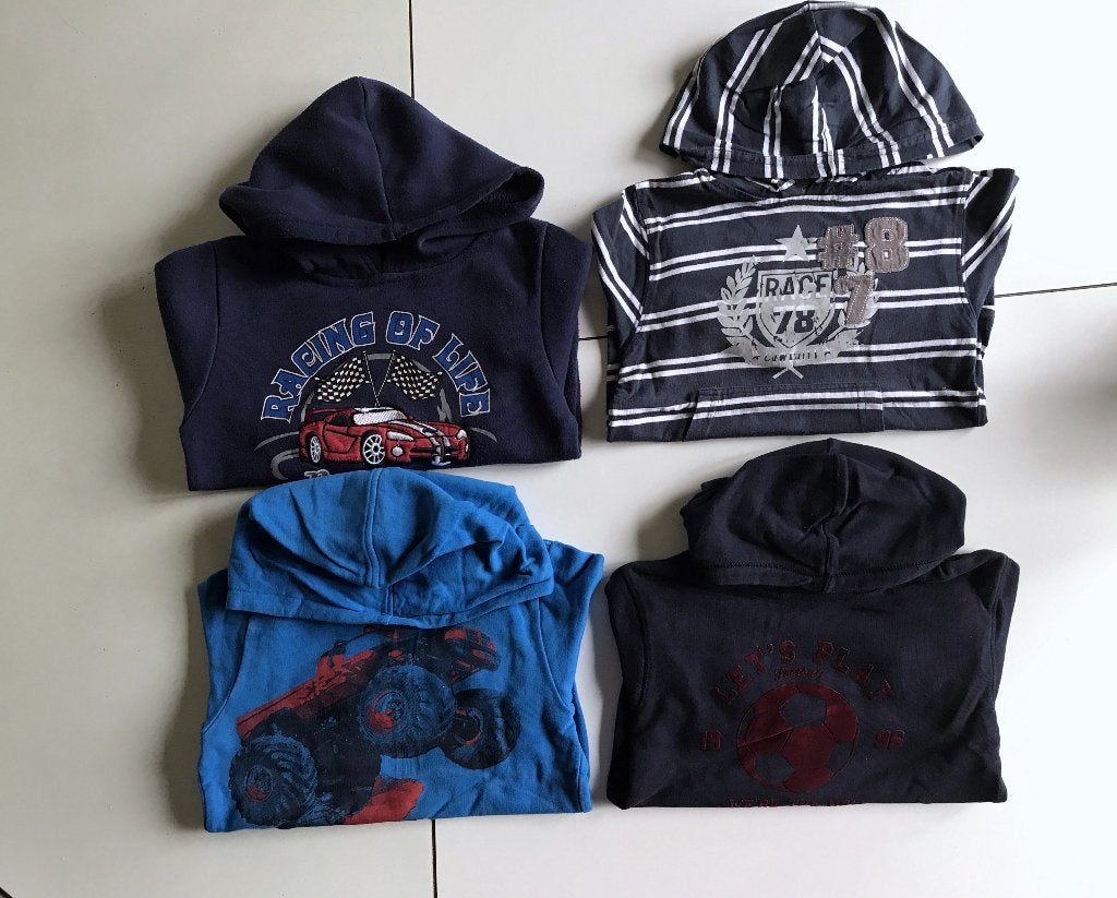 Mooie SWEATERS met kap - maat 104 - jongen, Ophalen of Verzenden, Jongen, Trui of Vest