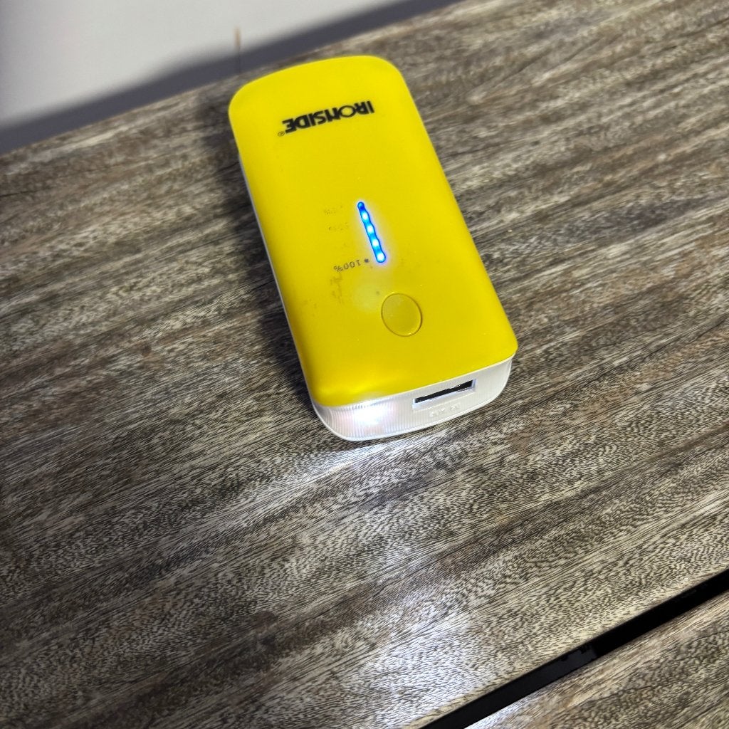 Ironside Powerbank Geel met LED Zaklamp & Batterij-indicator, Ophalen of Verzenden, Gebruikt, Andere