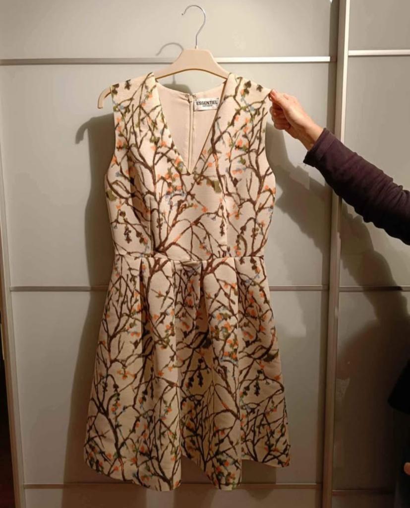 Kleed essentiel antwerp, Kleding | Dames, Zo goed als nieuw, Ophalen, Maat 38/40 (M), Knielengte