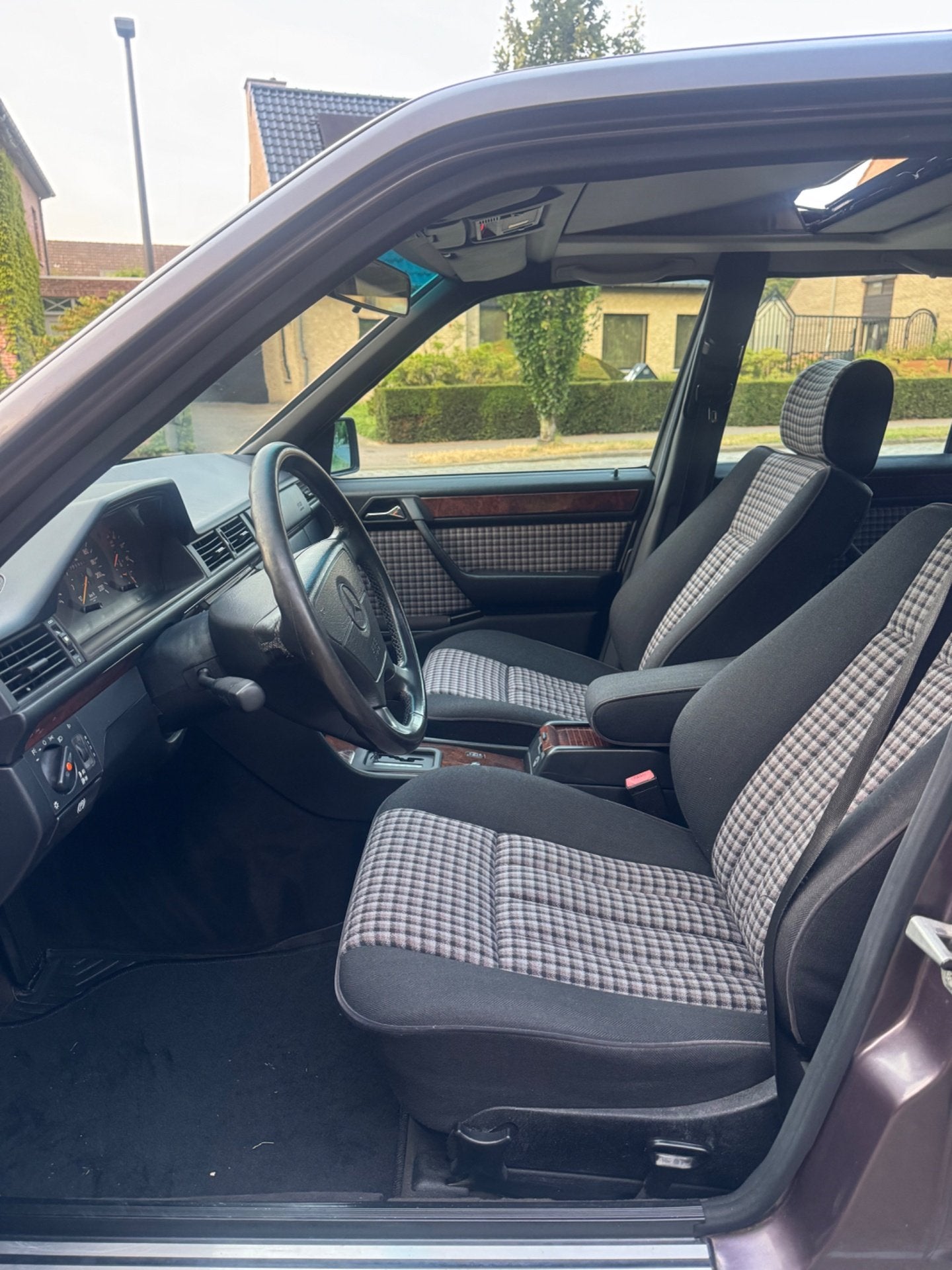 Mercedes E300 d | Automaat | Airco | Oldtimer, foto 8