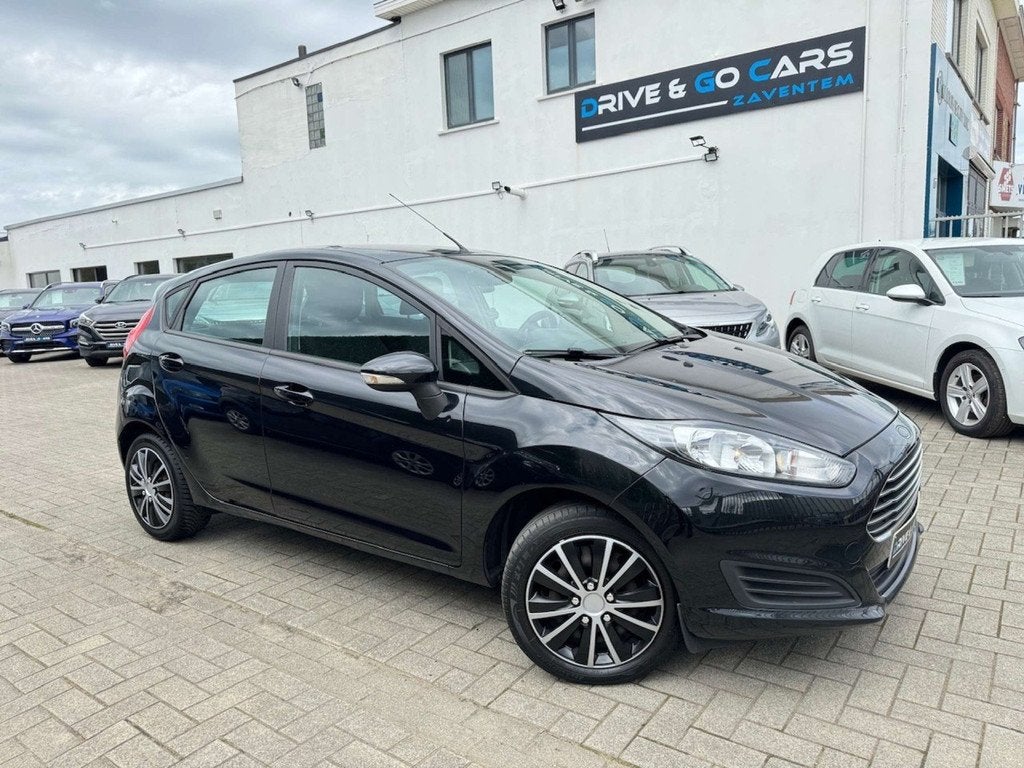 Ford Fiesta 1.0 EcoBoost Titanium * 1 JAAR GARANTIE *, Auto's, Euro 5, Stof, Gebruikt, Zwart