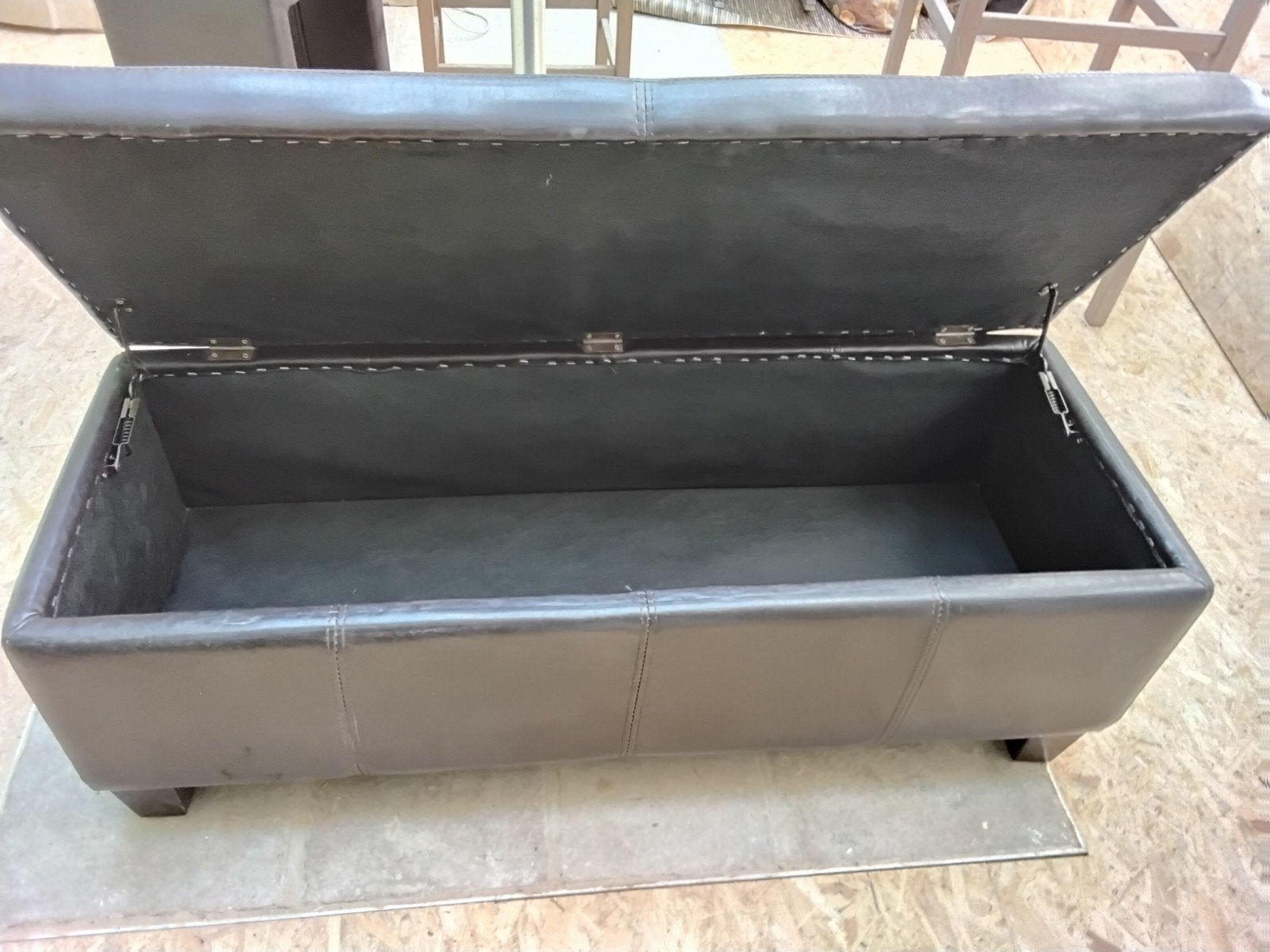 Malle en cuir + 2 tables de chevet