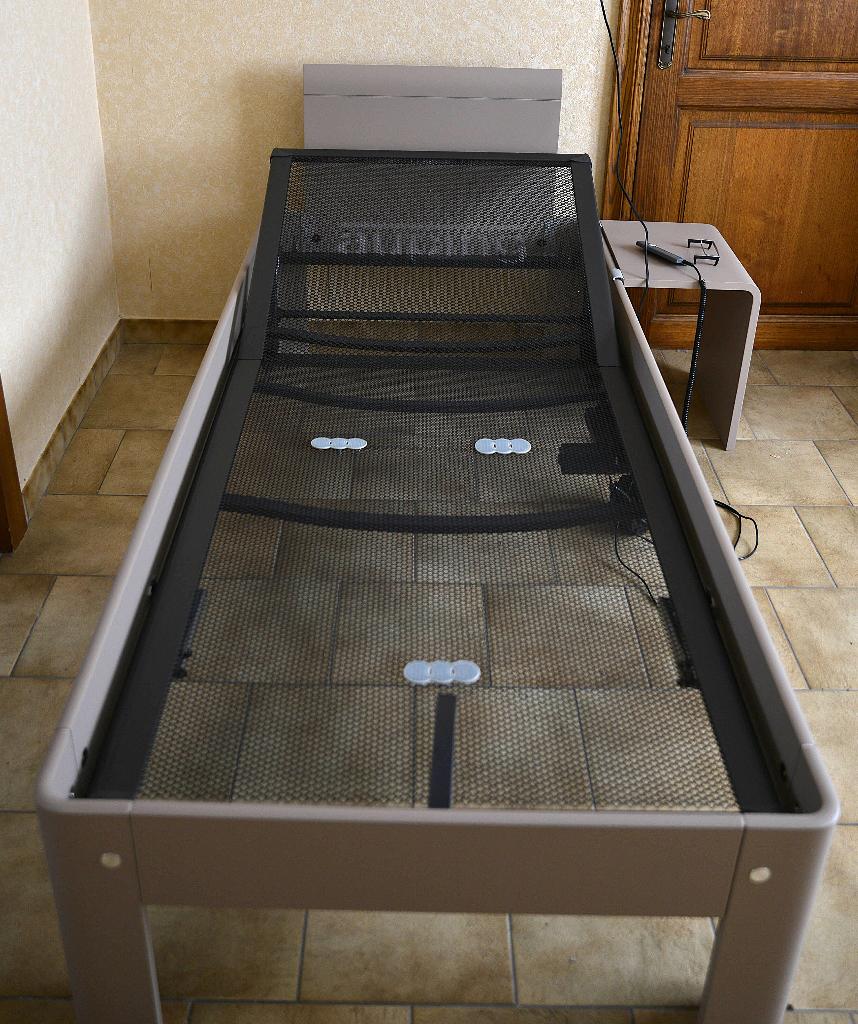aupingbed met motor, Huis en Inrichting, Slaapkamer | Bedden, Ophalen, Verstelbaar, 90 cm, Beige
