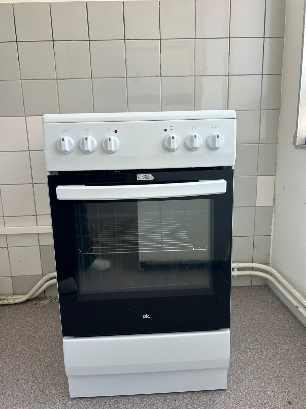 OK Elektrisch fornuis A (OFC 12 321-1), Elektronische apparatuur, Fornuizen, Ophalen, Gebruikt, 4 kookzones, Energieklasse A of zuiniger