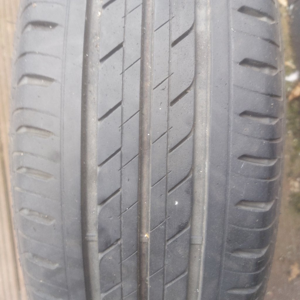 Pneu bridgestone 185/60R15 84h, Autos : Pièces & Accessoires, Neuf, 15 pouces, Véhicule de tourisme, 185 mm