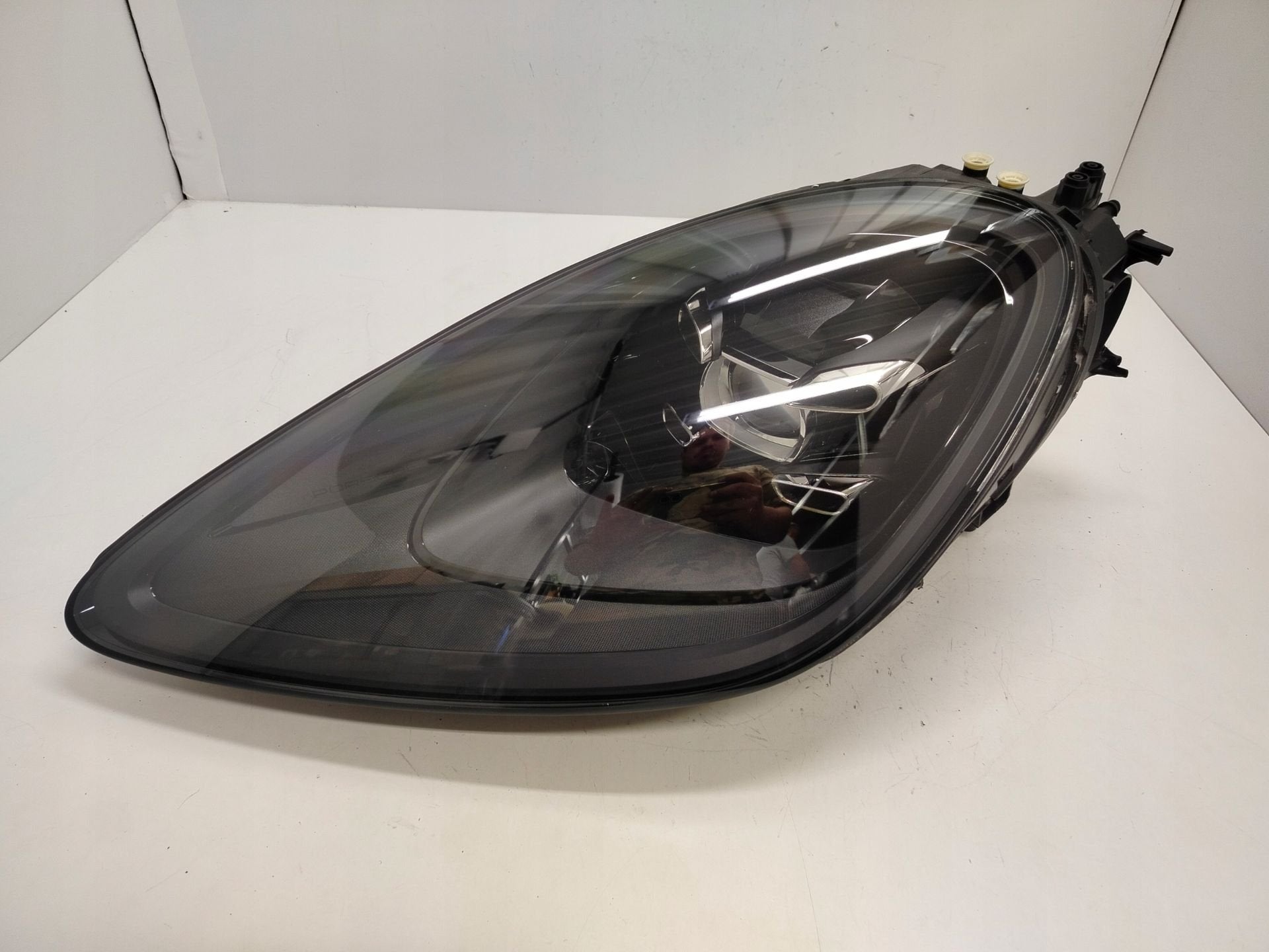 Porsche Cayenne Koplamp Links 9Y0941031J, Gebruikt, Porscheplatz 1
70435  Stuttgart, DE, Porsche, Info@porsche.de