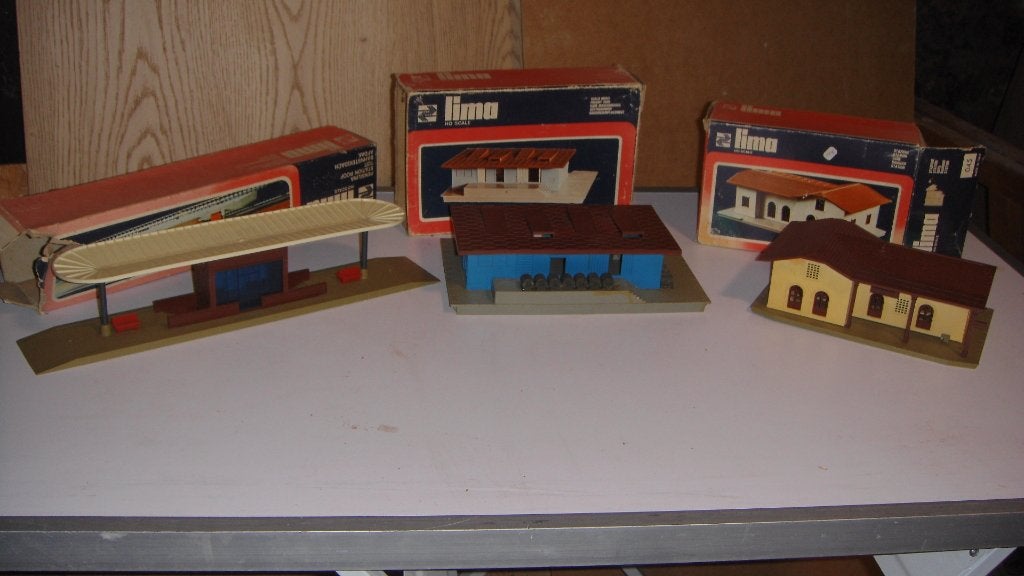 LIMA, BATIMENTS POUR CIRCUIT TRAINS MINIATURES, Enlèvement ou Envoi, Comme neuf, Lima