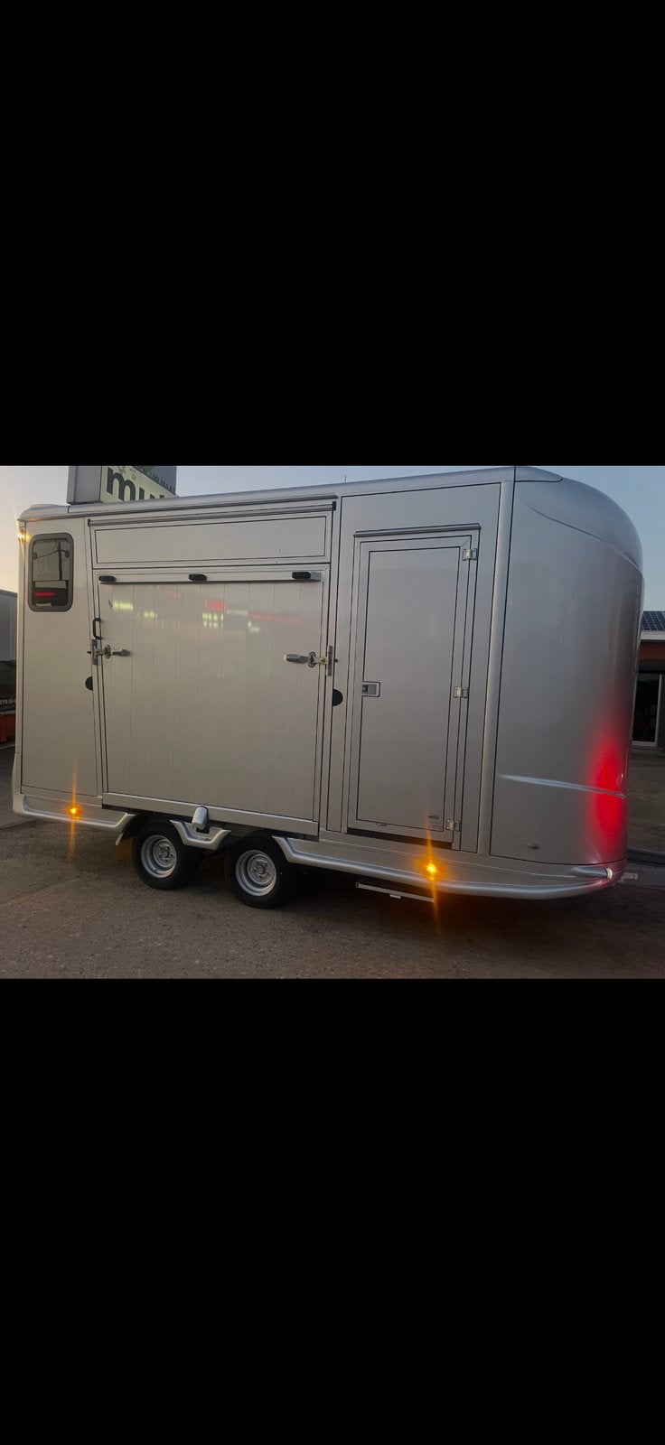 Paarden trailer, Ophalen, Zo goed als nieuw