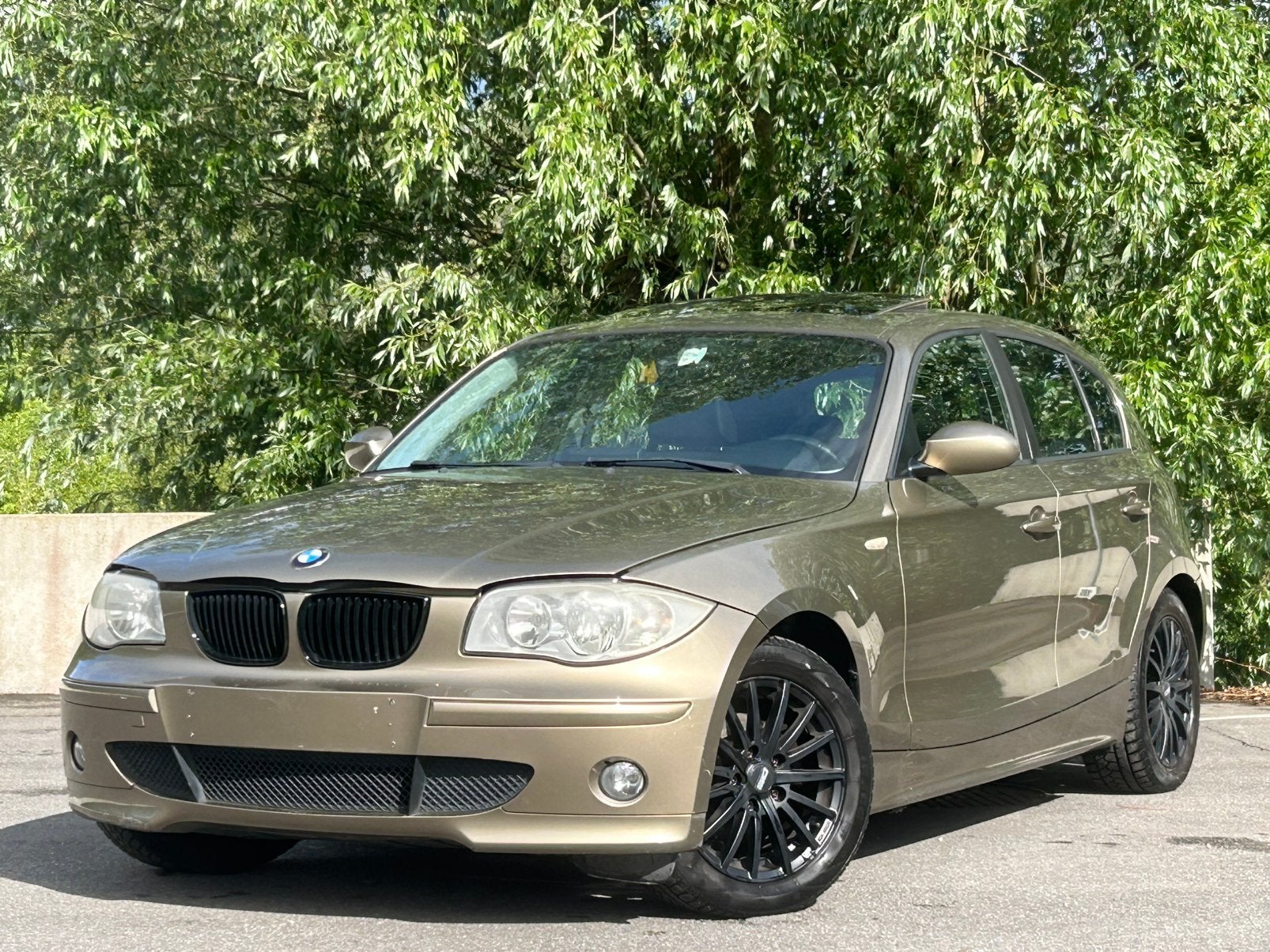 BMW 116I M-PAKKET BENZINE/ GEKEURD/ PANO/ NAVI/ AIRCO, Autos, BMW, Euro 5, Achat, Boîte manuelle, Entretenue par le concessionnaire