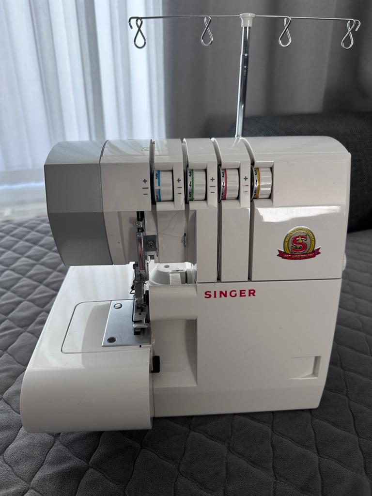 SINGER DRAAD OVERLOCK MACHINE, Hobby en Vrije tijd, Naaimachines en Toebehoren, Ophalen, Zo goed als nieuw, Singer