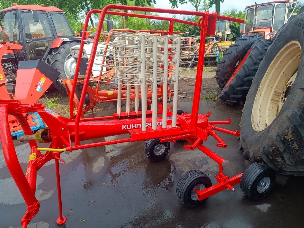 Lely Hooiers/Schudders/Kuhn hark/Balenklem op voorraad, Ophalen
