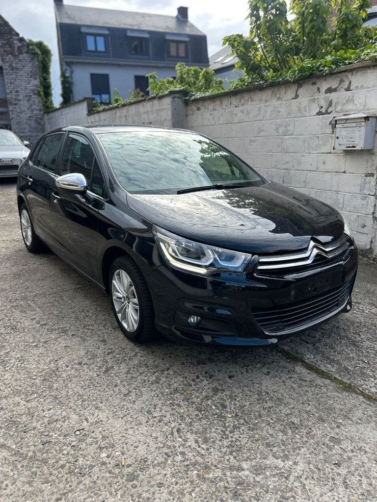 Citroën C4 Selection (bj 2016), Voorwielaandrijving, Gebruikt, 1199 cc, Zwart