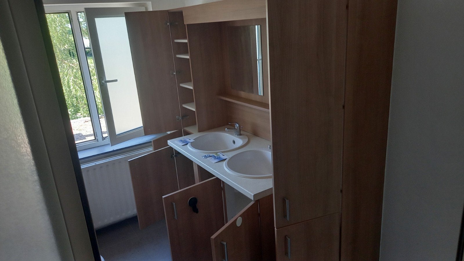 Gratis badkamer meubel in goede staat., Ophalen, Gebruikt, 100 tot 150 cm, 150 tot 200 cm