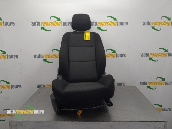 Siège droit d'un Peugeot 207, Autos : Pièces & Accessoires, -, -, 3 mois de garantie, Utilisé