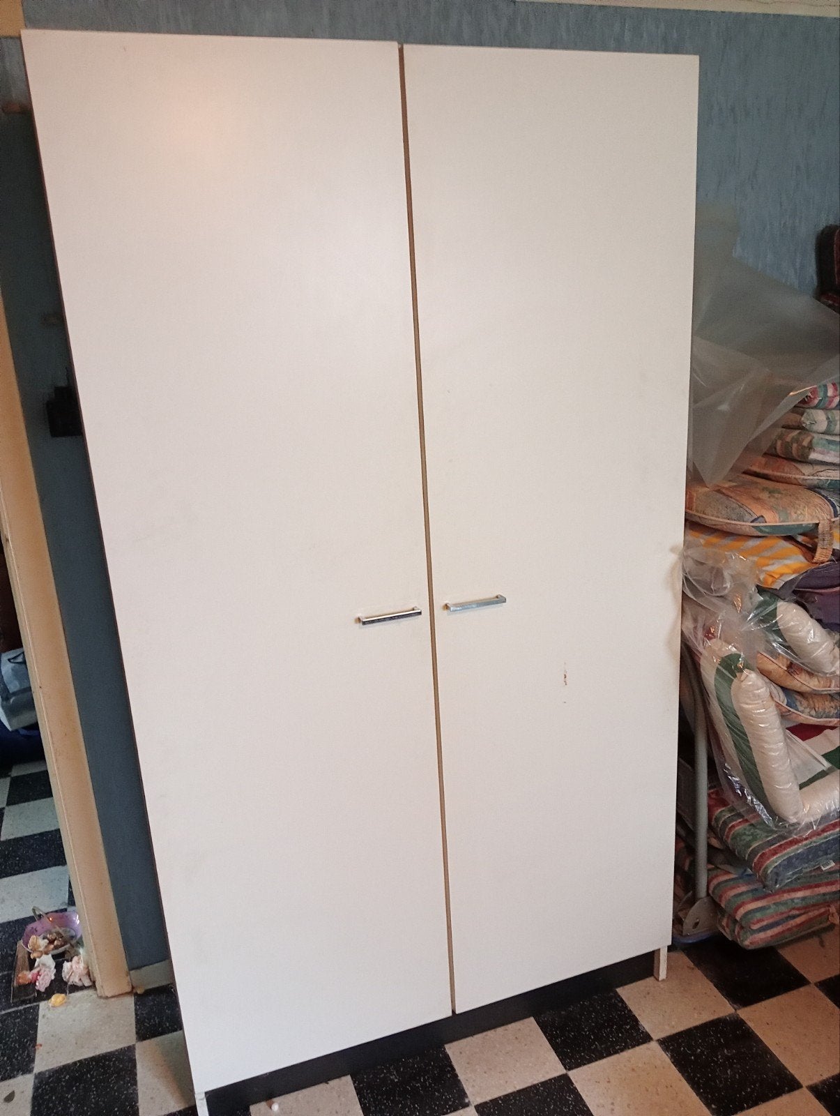 armoire blanche, Enlèvement