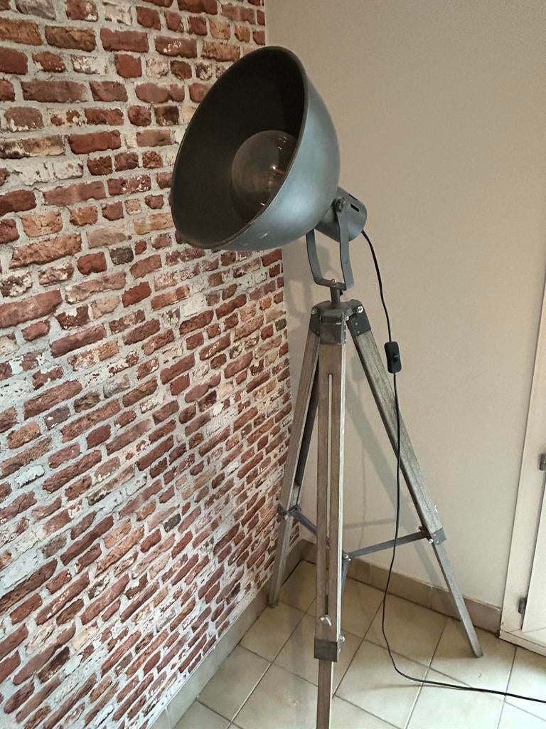 Industriële vloerlamp, Ophalen, Zo goed als nieuw