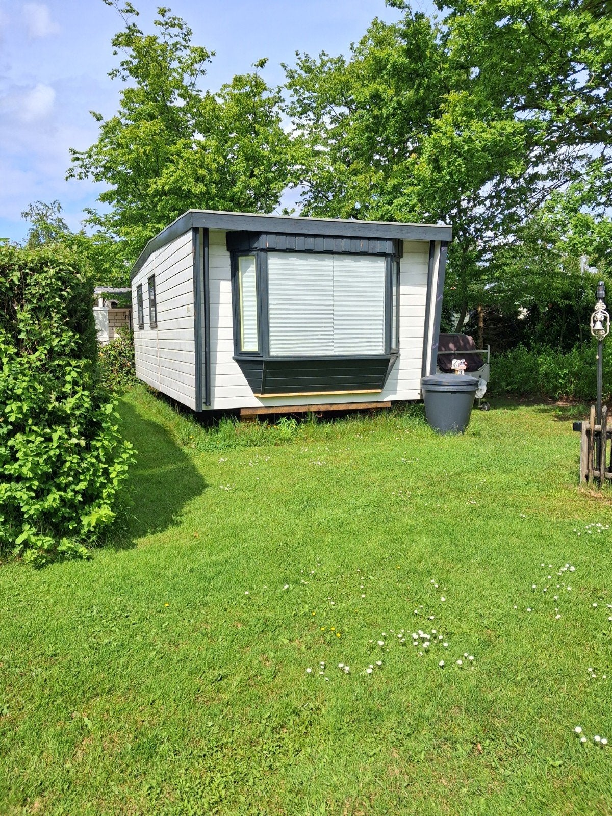Mobil-home 3,5*8 mètres avec intérieur presque entièrement n