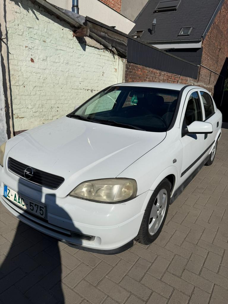 Opel Astra 1.4 benzine 155.000 km airco, Auto's, 4 deurs, Stof, Zwart, Wit