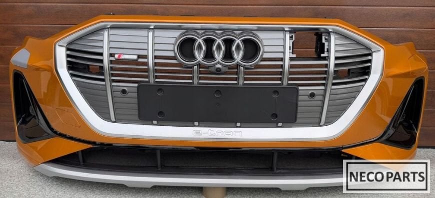 AUDI E-TRON VOORBUMPER ORIGINEEL COMPLEET ALLES LEVERBAAR!!!, Gebruikt, -, Voor, -