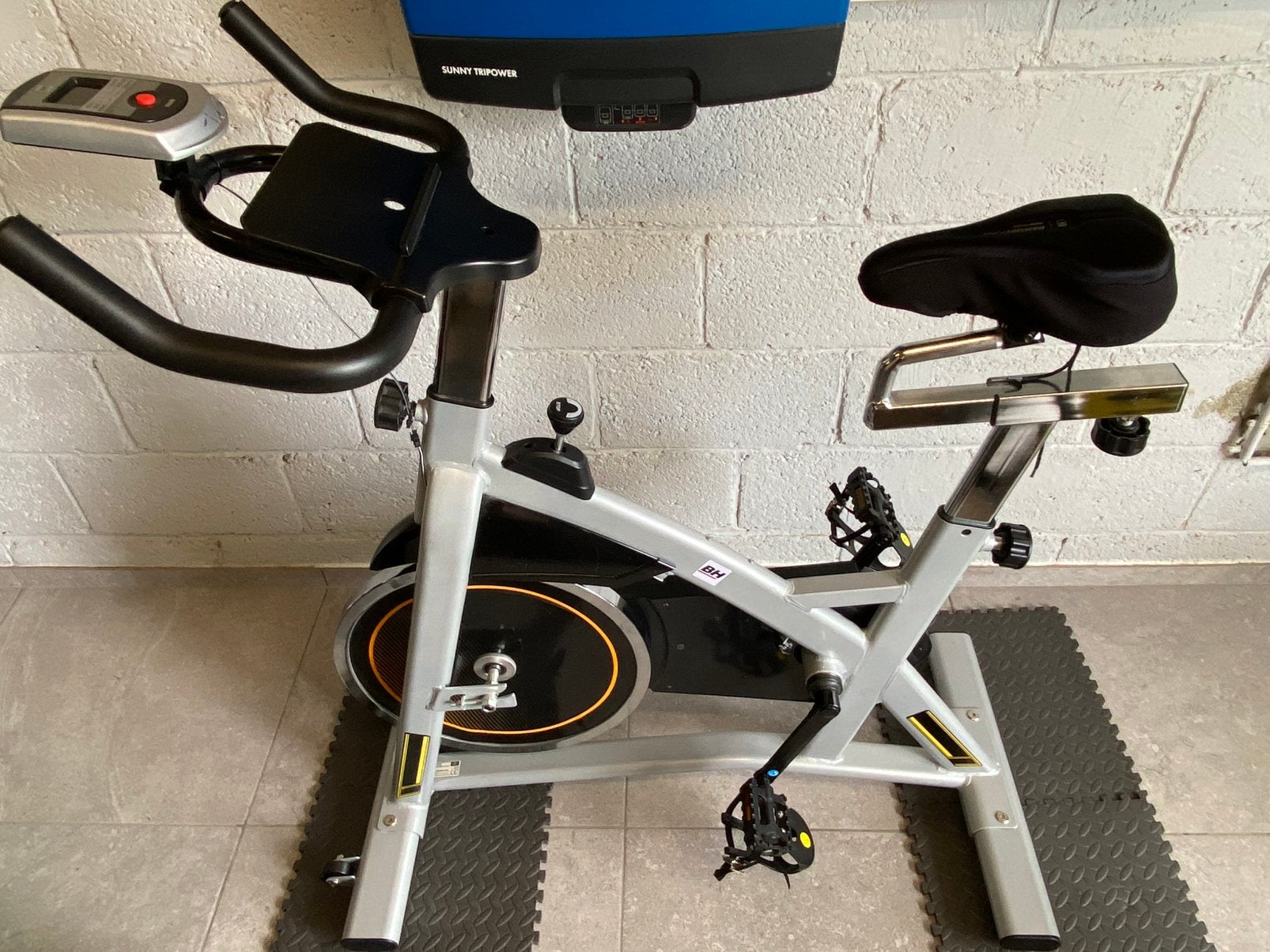 L’hiver approche… Gardez la forme sans sortir de chez vous !, Enlèvement, Utilisé, Jambes, Vélo de spinning