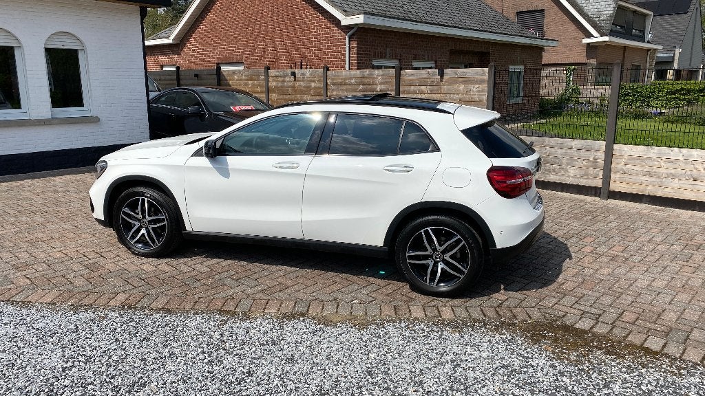 Mercedes GLA 180 Urban line / Panoramisch Dak, Auto's, 1695 cc, Wit, 5 deurs, Particulier