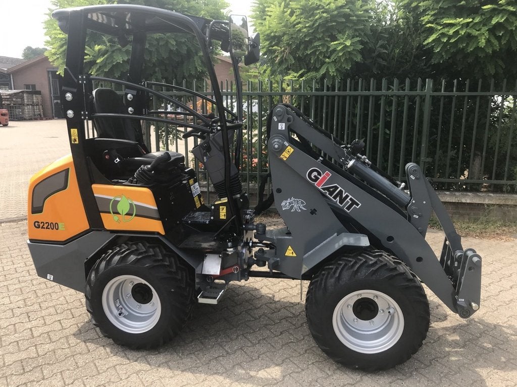 Giant G2200E, Zakelijke goederen, Tobroco, Info@tobroco.nl, Sprendlingenstraat 57
5061 KM  Oisterwijk, NL, Wiellader of Shovel