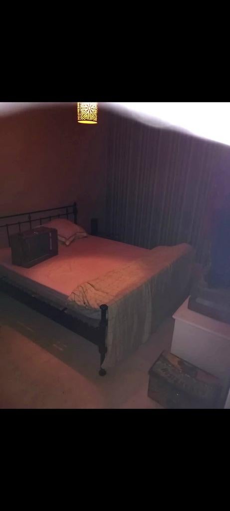 Smeedijzeren bed, Ophalen