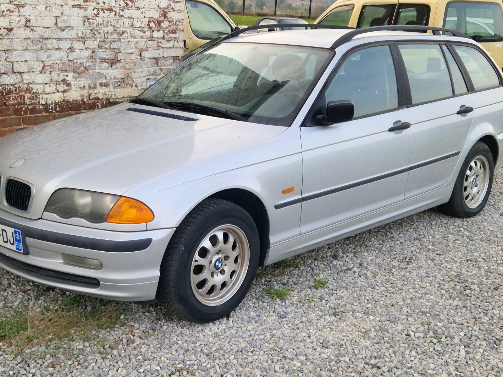 bmw serie 3, Autos, 100 kW, Argent ou Gris, Achat, Boîte manuelle