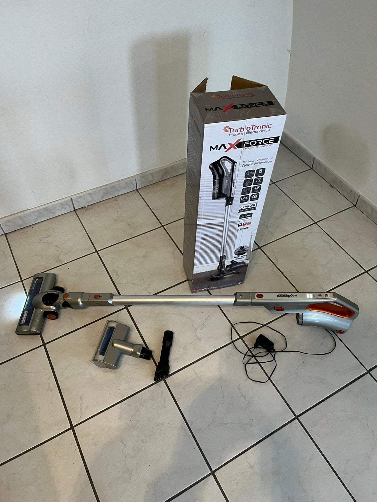 Turbotronic steelstofzuiger op batterij, Elektronische apparatuur, Stofzuigers, Ophalen, Zo goed als nieuw, Steelstofzuiger